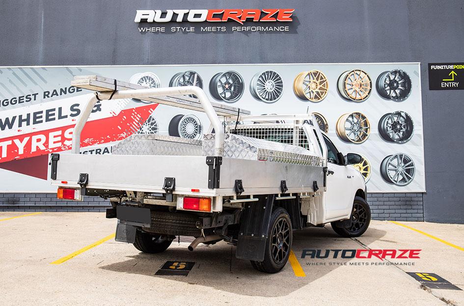 TOYOTA HILUX 4WD KM708 BULLY SATIN BLACK